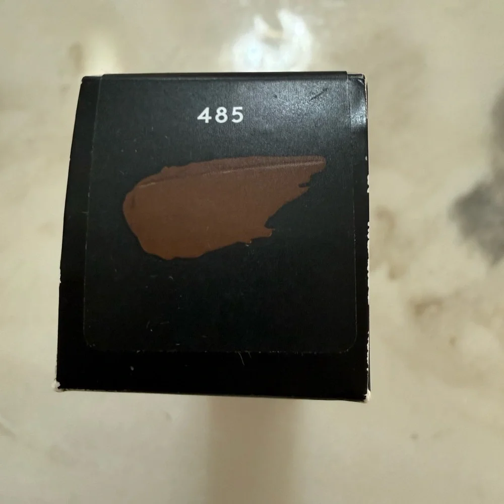 Fenty Beauty Pro Filt’r Soft Matte Longwear Foundation 485 Full Size